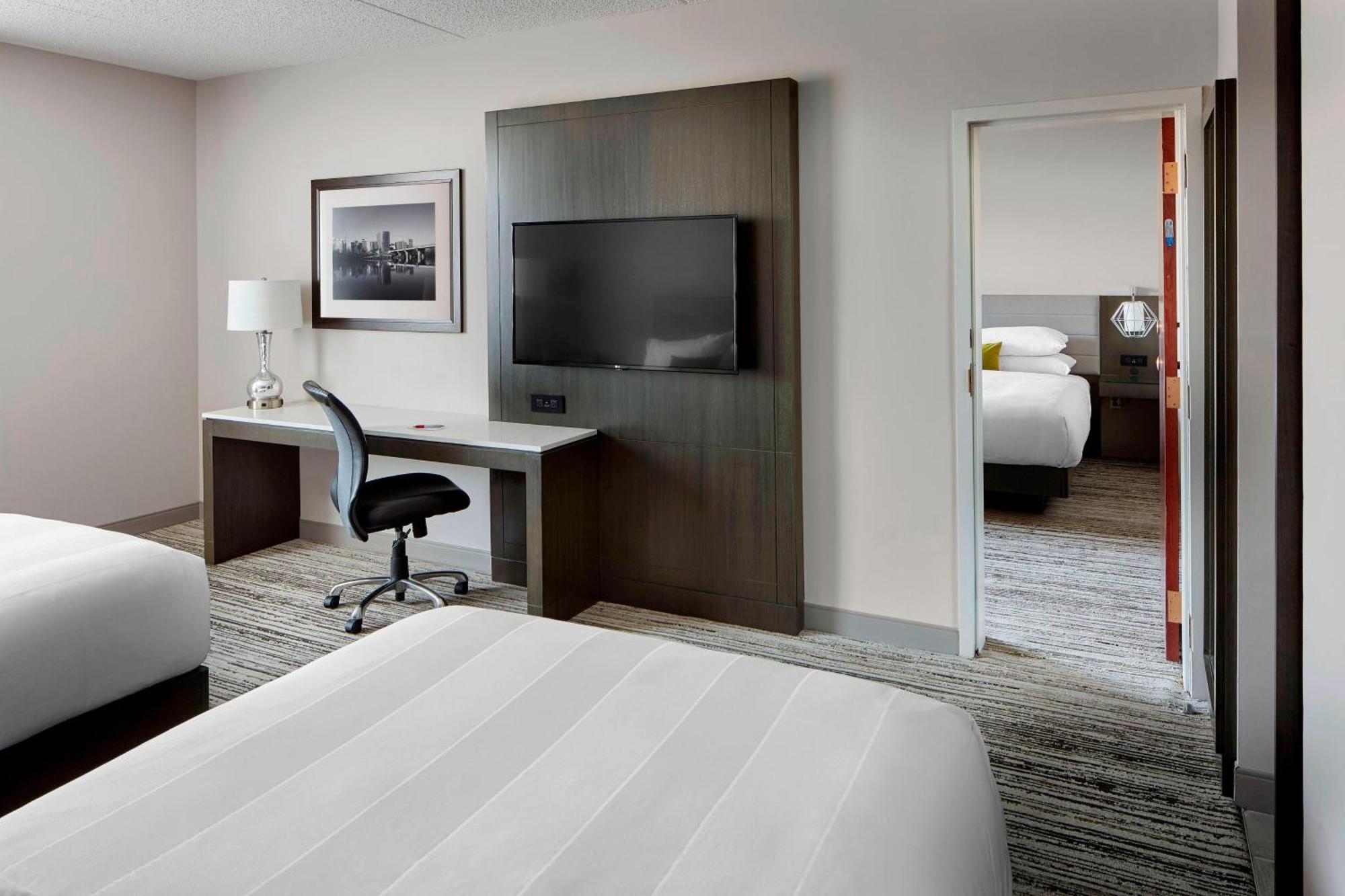 Marriott Hartford/Windsor Airport Hotel Exterior photo