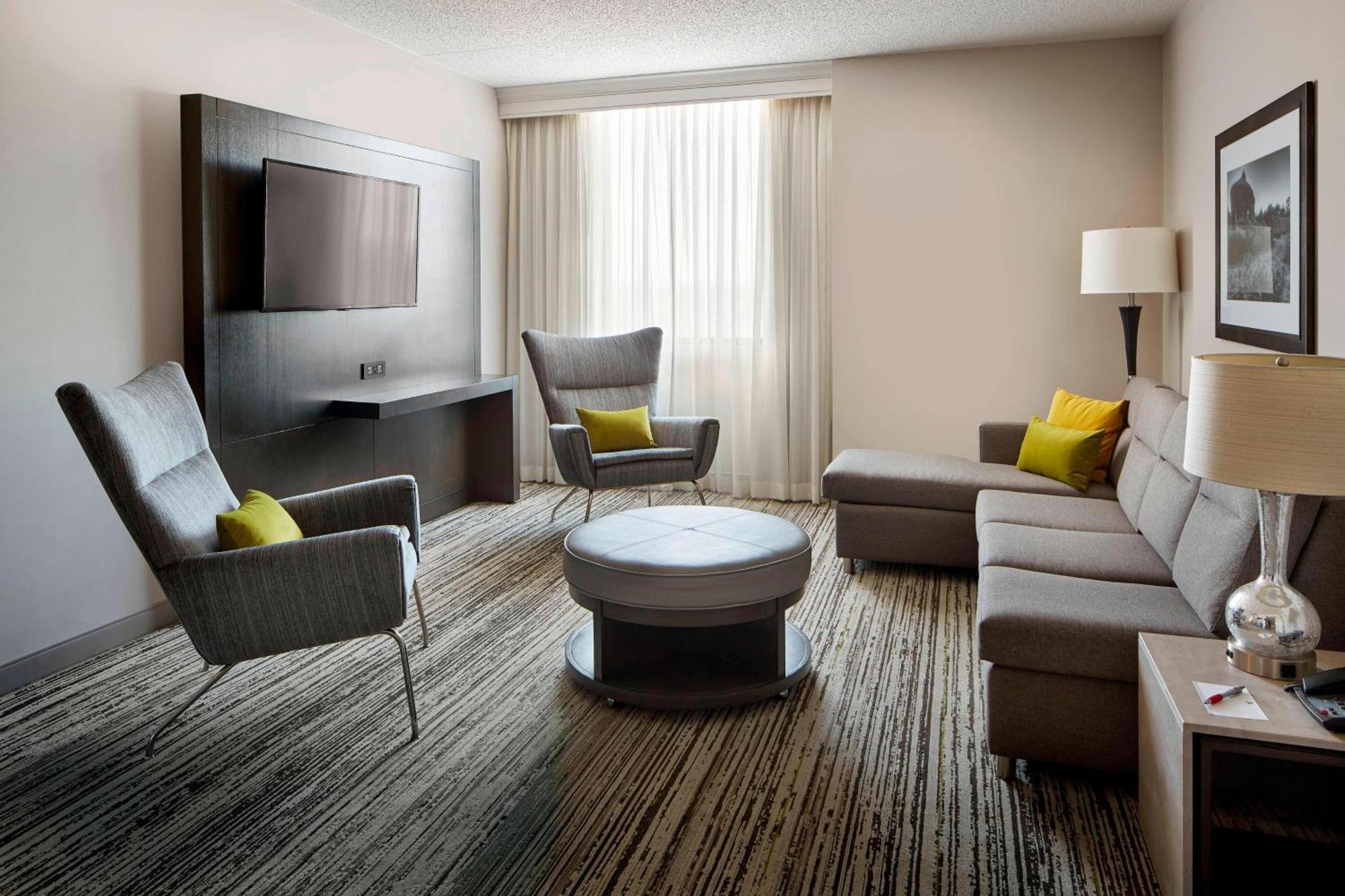 Marriott Hartford/Windsor Airport Hotel Exterior photo