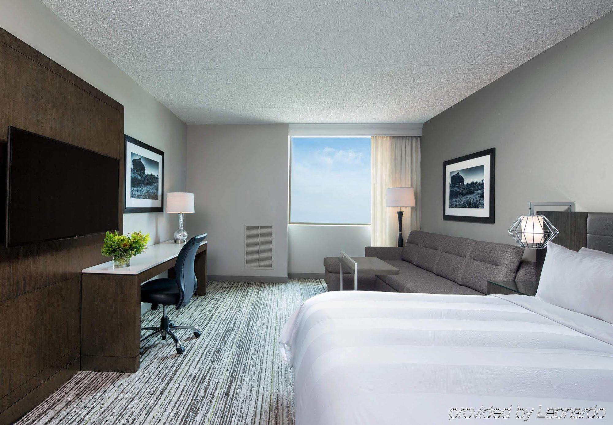 Marriott Hartford/Windsor Airport Hotel Room photo
