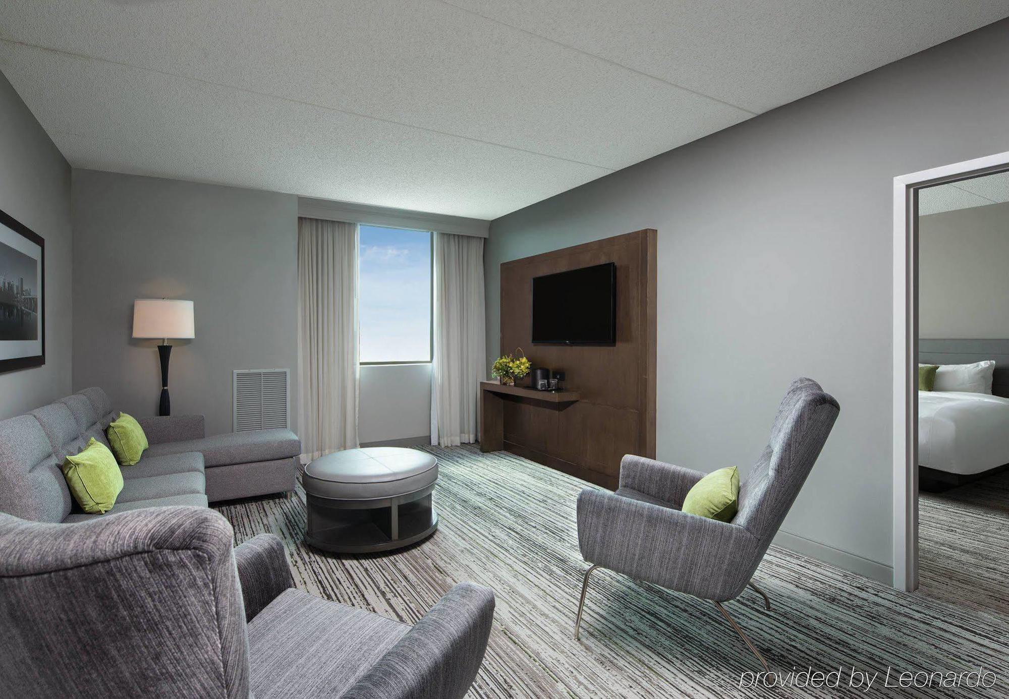 Marriott Hartford/Windsor Airport Hotel Room photo